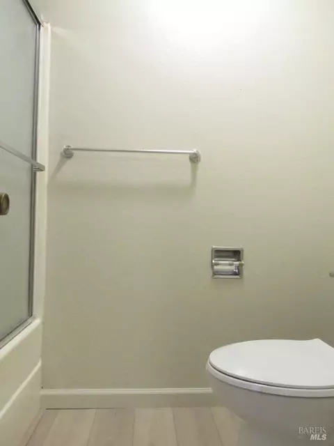 Bath - 344-340 El Rio Ct, Ukiah, CA 95482 photo 1 of 2
