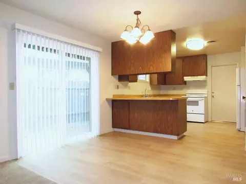 Dining - 344-340 El Rio Ct, Ukiah, CA 95482 photo 1 of 1