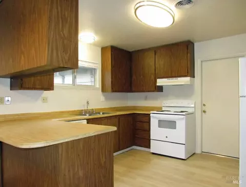 Kitchen - 344-340 El Rio Ct, Ukiah, CA 95482 photo 1 of 1