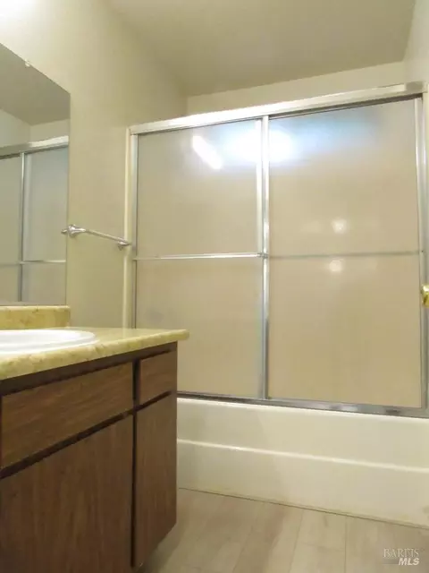 Bath - 344-340 El Rio Ct, Ukiah, CA 95482 photo 2 of 2
