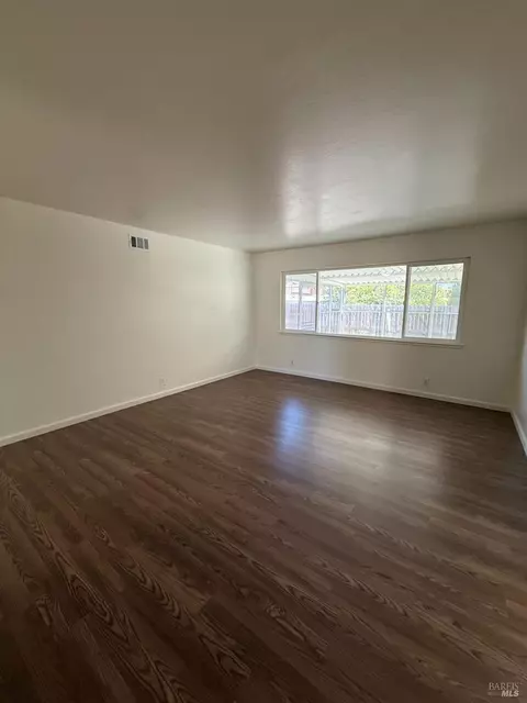 Living - 1700 Hemlock St, Fairfield, CA 94533 photo 5 of 12