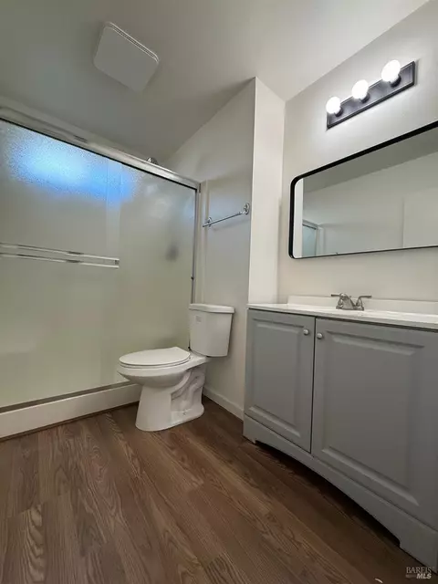 Bath - 1700 Hemlock St, Fairfield, CA 94533 photo 2 of 2
