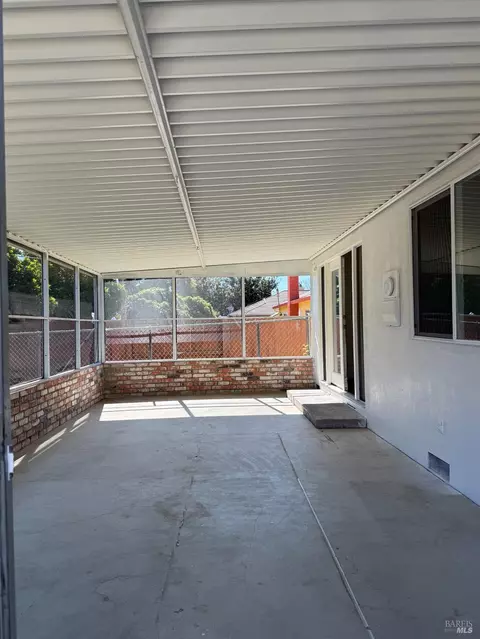 Exterior - 1700 Hemlock St, Fairfield, CA 94533 photo 3 of 8