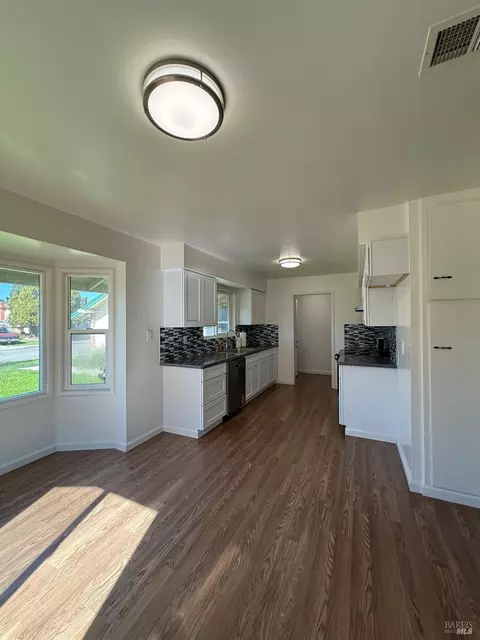 Kitchen - 1700 Hemlock St, Fairfield, CA 94533 photo 2 of 4