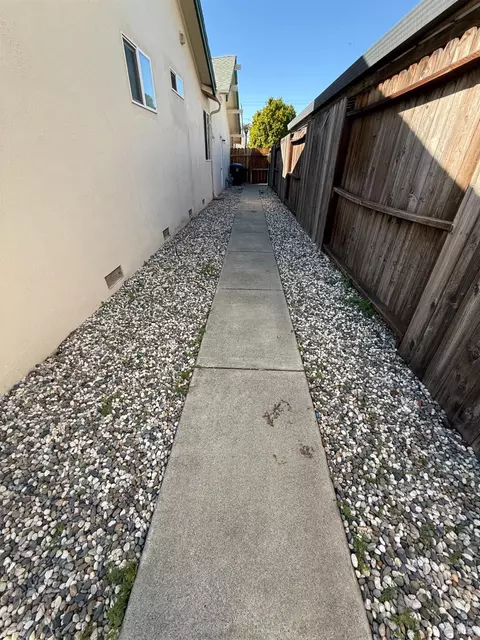 Exterior - 1700 Hemlock St, Fairfield, CA 94533 photo 5 of 8
