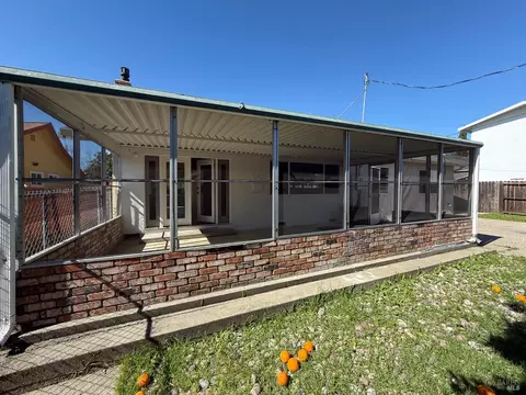 Exterior - 1700 Hemlock St, Fairfield, CA 94533 photo 6 of 8