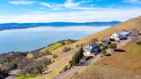 715 Pearl Ct, Glenhaven, CA 95443