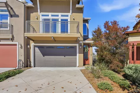 526 Jade St, Petaluma, CA 94952
