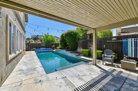 Exterior - 2035 Rehrmann Dr, Dixon, CA 95620 photo 3 of 8