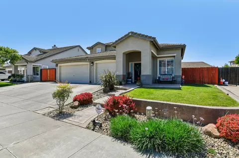 Exterior - 2035 Rehrmann Dr, Dixon, CA 95620 photo 2 of 8