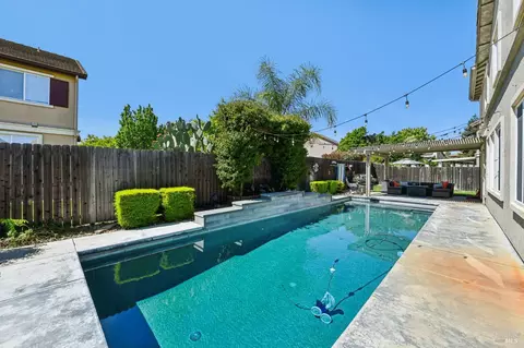 Exterior - 2035 Rehrmann Dr, Dixon, CA 95620 photo 4 of 8