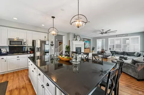 Kitchen - 2035 Rehrmann Dr, Dixon, CA 95620 photo 4 of 5