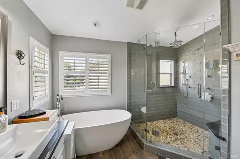 Bath - 2035 Rehrmann Dr, Dixon, CA 95620 photo 7 of 7
