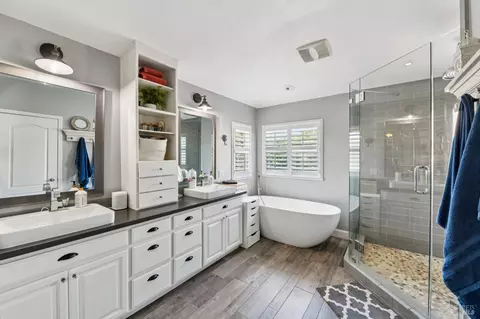 Bath - 2035 Rehrmann Dr, Dixon, CA 95620 photo 5 of 7