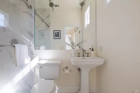 Bath - 5870 Silverado Trl, Napa, CA 94558 photo 6 of 7