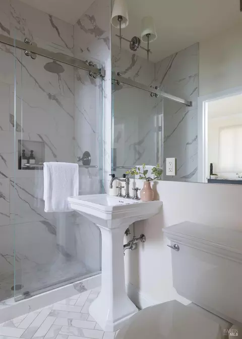 Bath - 5870 Silverado Trl, Napa, CA 94558 photo 5 of 7