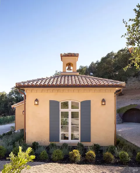 Exterior - 5870 Silverado Trl, Napa, CA 94558 photo 5 of 18