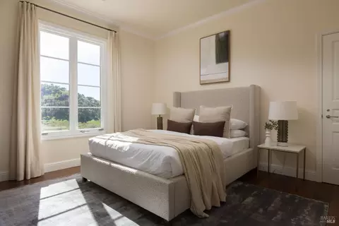 Bedroom - 5870 Silverado Trl, Napa, CA 94558 photo 5 of 7