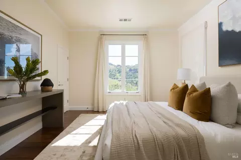Bedroom - 5870 Silverado Trl, Napa, CA 94558 photo 6 of 7
