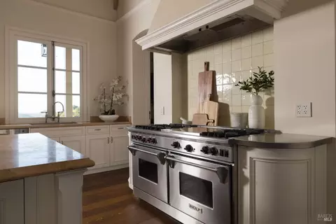 Kitchen - 5870 Silverado Trl, Napa, CA 94558 photo 3 of 5