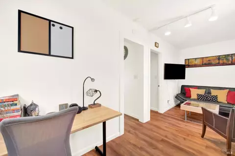 Living - 527 Mclaughlin St, Richmond, CA 94805 photo 7 of 7