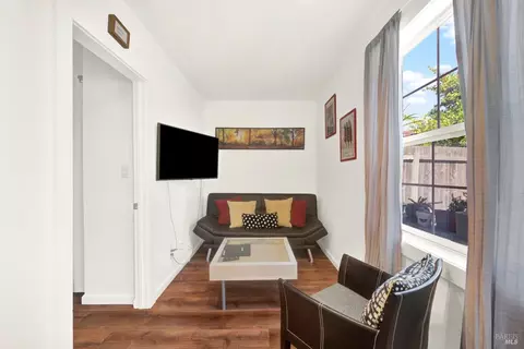 Living - 527 Mclaughlin St, Richmond, CA 94805 photo 5 of 7