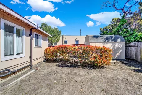 Exterior - 527 Mclaughlin St, Richmond, CA 94805 photo 11 of 14