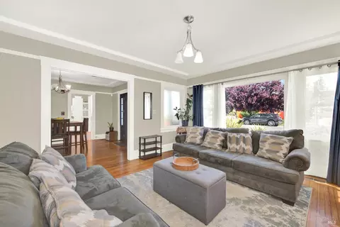 Living - 527 Mclaughlin St, Richmond, CA 94805 photo 4 of 7