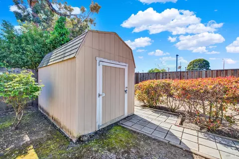 Exterior - 527 Mclaughlin St, Richmond, CA 94805 photo 7 of 14