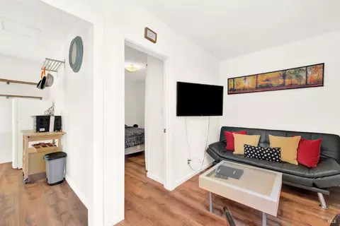Living - 527 Mclaughlin St, Richmond, CA 94805 photo 6 of 7