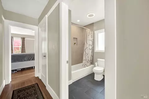 Entry Way - 527 Mclaughlin St, Richmond, CA 94805 photo 4 of 5