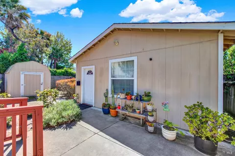Exterior - 527 Mclaughlin St, Richmond, CA 94805 photo 12 of 14