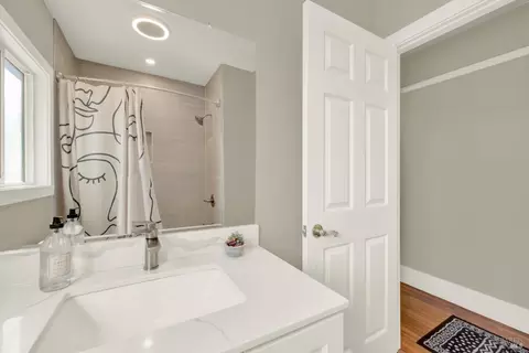 Bath - 527 Mclaughlin St, Richmond, CA 94805 photo 3 of 5