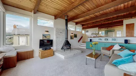 Living - 41 Cliff St, Dillon Beach, CA 94929 photo 5 of 6