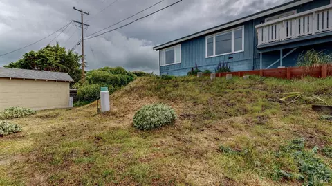 Exterior - 41 Cliff St, Dillon Beach, CA 94929 photo 6 of 8