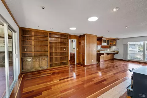 Living - 116 Silverview Ct, Vallejo, CA 94591 photo 5 of 12