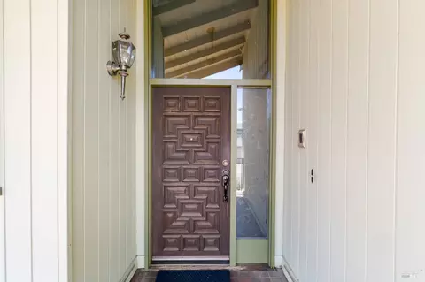 Entry Way - 116 Silverview Ct, Vallejo, CA 94591 photo 1 of 3