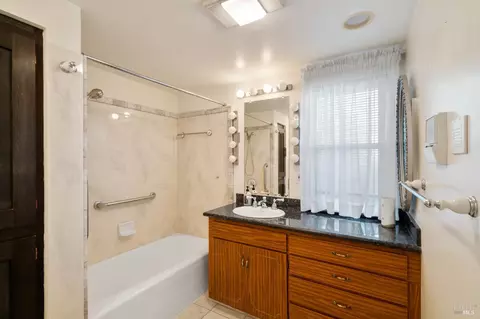 Bath - 116 Silverview Ct, Vallejo, CA 94591 photo 5 of 6