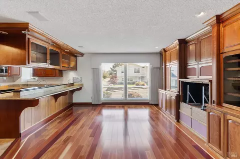 Living - 116 Silverview Ct, Vallejo, CA 94591 photo 1 of 12