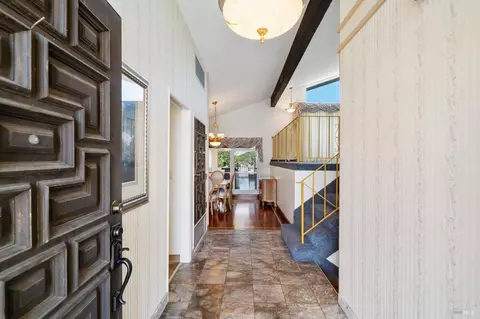 Entry Way - 116 Silverview Ct, Vallejo, CA 94591 photo 2 of 3