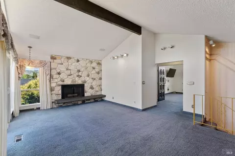 Living - 116 Silverview Ct, Vallejo, CA 94591 photo 10 of 12