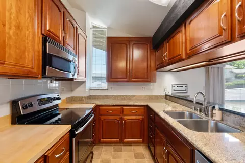Kitchen - 116 Silverview Ct, Vallejo, CA 94591 photo 2 of 4