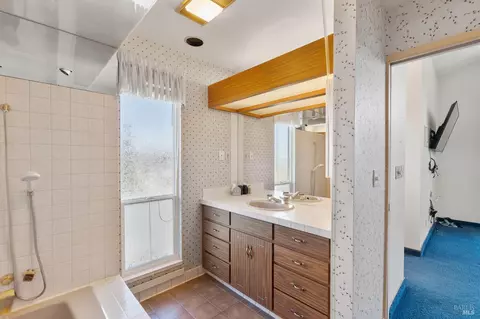 Bath - 116 Silverview Ct, Vallejo, CA 94591 photo 4 of 6