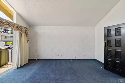 Living - 116 Silverview Ct, Vallejo, CA 94591 photo 12 of 12