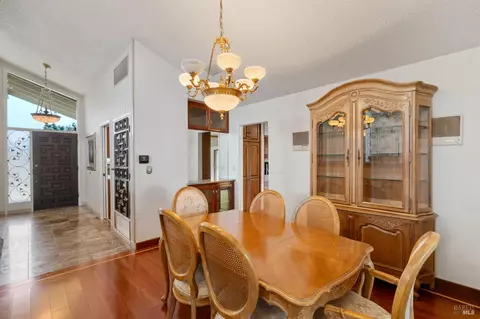 Dining - 116 Silverview Ct, Vallejo, CA 94591 photo 2 of 3