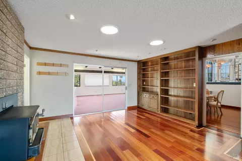 Living - 116 Silverview Ct, Vallejo, CA 94591 photo 6 of 12