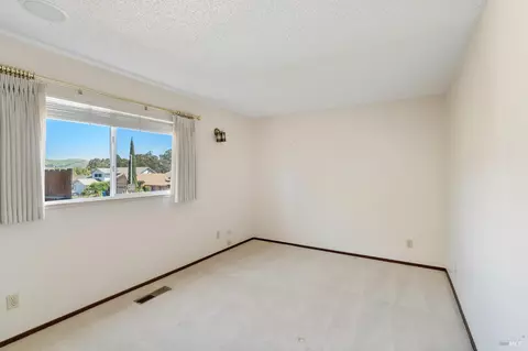 Bedroom - 116 Silverview Ct, Vallejo, CA 94591 photo 5 of 6