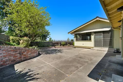Exterior - 116 Silverview Ct, Vallejo, CA 94591 photo 6 of 9