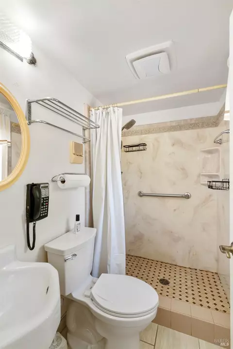 Bath - 116 Silverview Ct, Vallejo, CA 94591 photo 6 of 6
