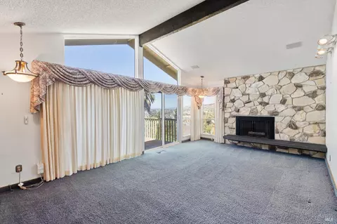Living - 116 Silverview Ct, Vallejo, CA 94591 photo 9 of 12